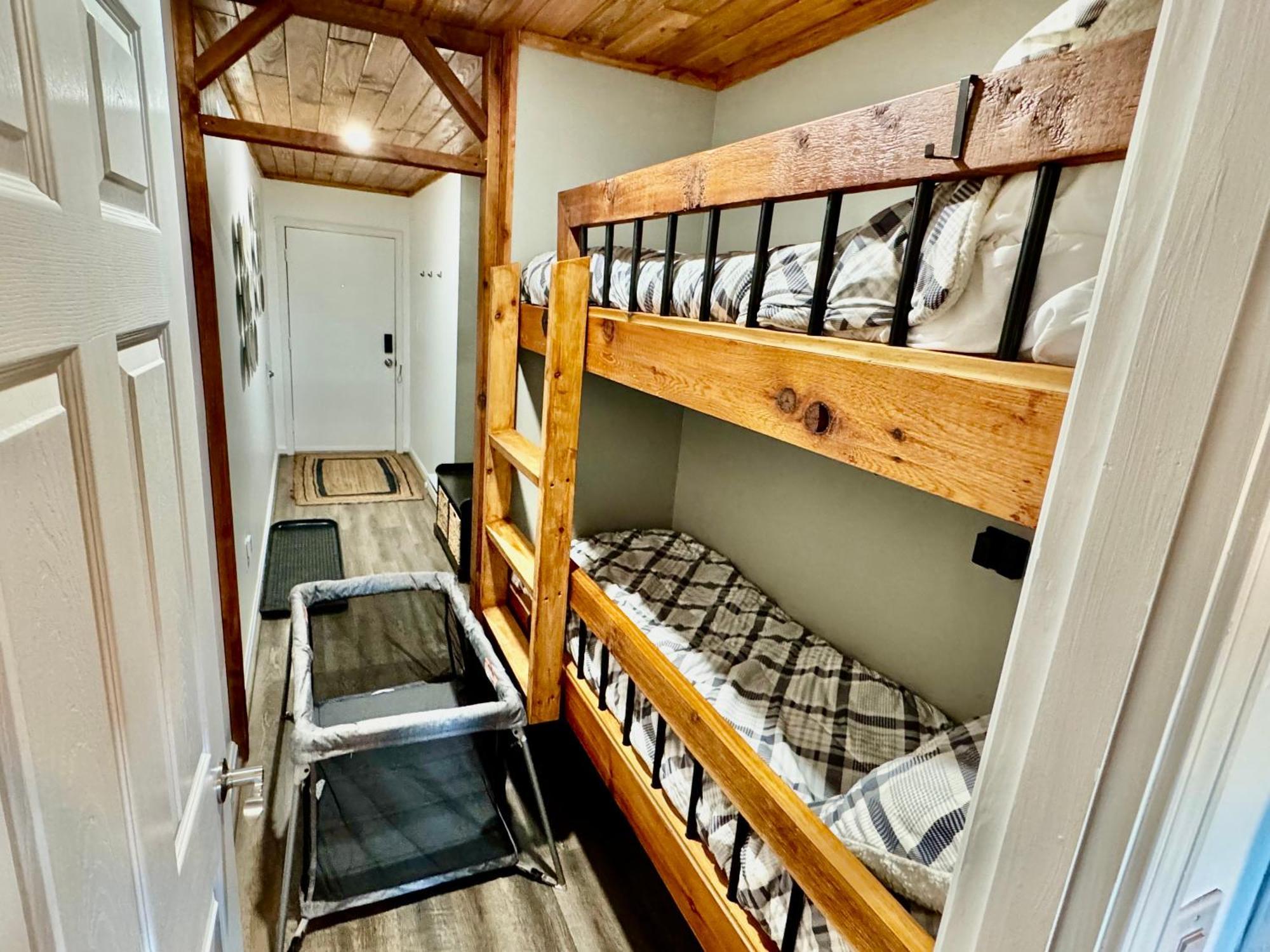 The Sugar Suite - Renovated With A View! Ac! Pool, Hot Tub, Sauna, Gym, Ev Sugar Mountain Exterior foto