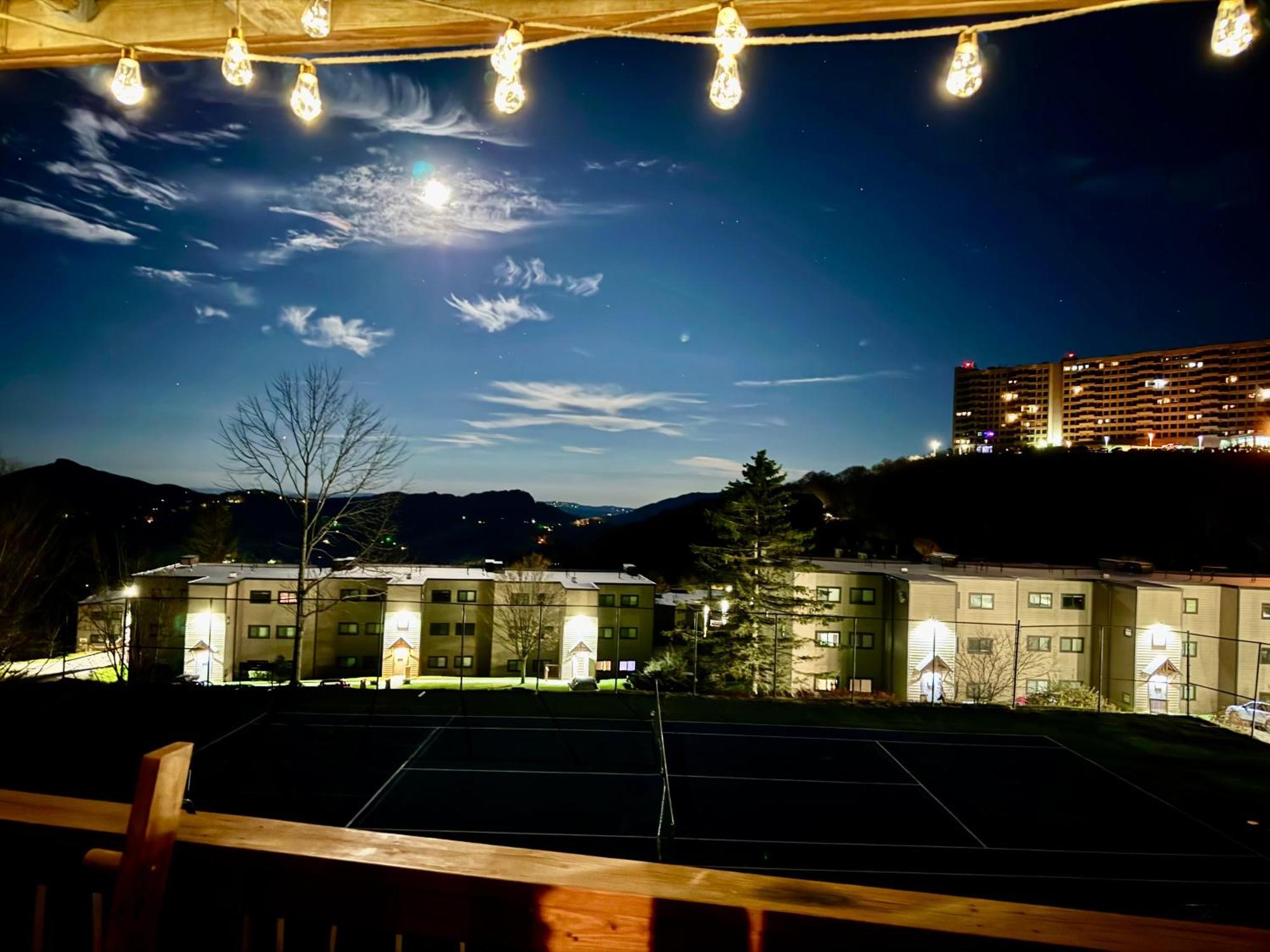 The Sugar Suite - Renovated With A View! Ac! Pool, Hot Tub, Sauna, Gym, Ev Sugar Mountain Exterior foto